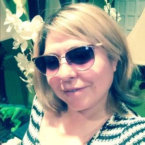 Meet your Posher, Evelia