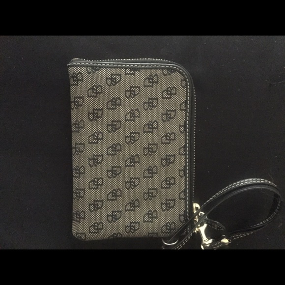 Dooney and Bourke wristlet - Picture 2 of 3