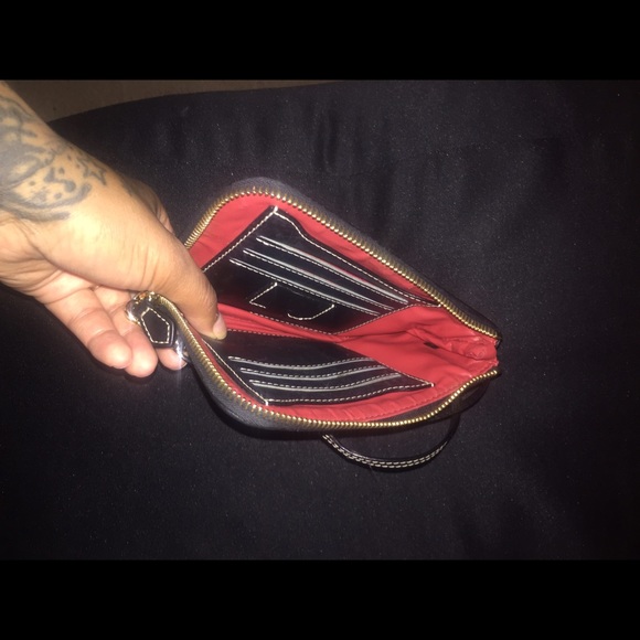 Dooney and Bourke wristlet - Picture 3 of 3