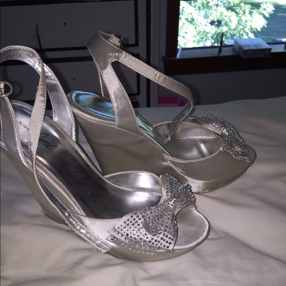 Sequin bow wedges