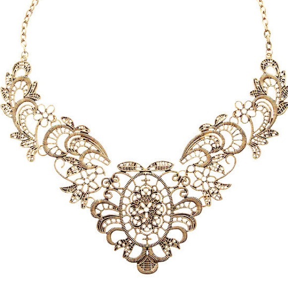 Jewelry - Gold Filigree Bib Necklace