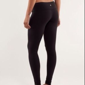 NOT SELLING LOOKING FOR LULULEMONS