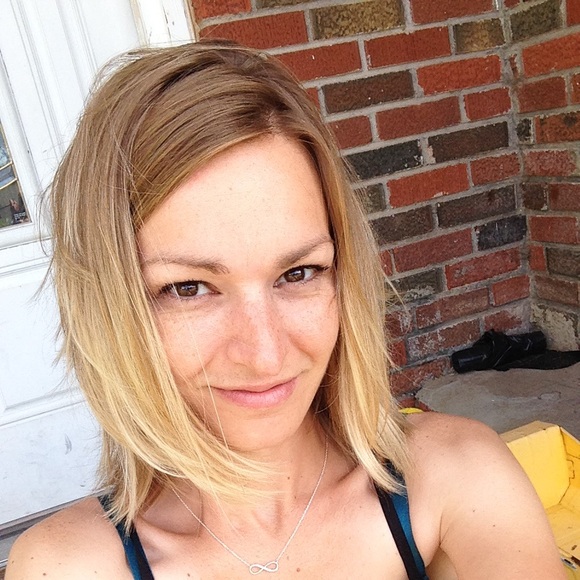 Meet your Posher, Jackie - Picture 1 of 1