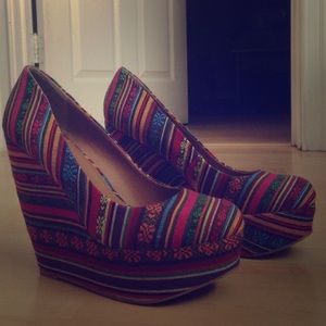 Madden Girl wedges