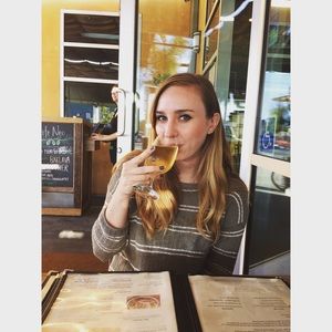 Meet your Posher, Caitlin