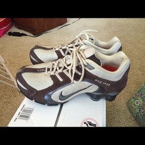 Nike shox tennis shoes