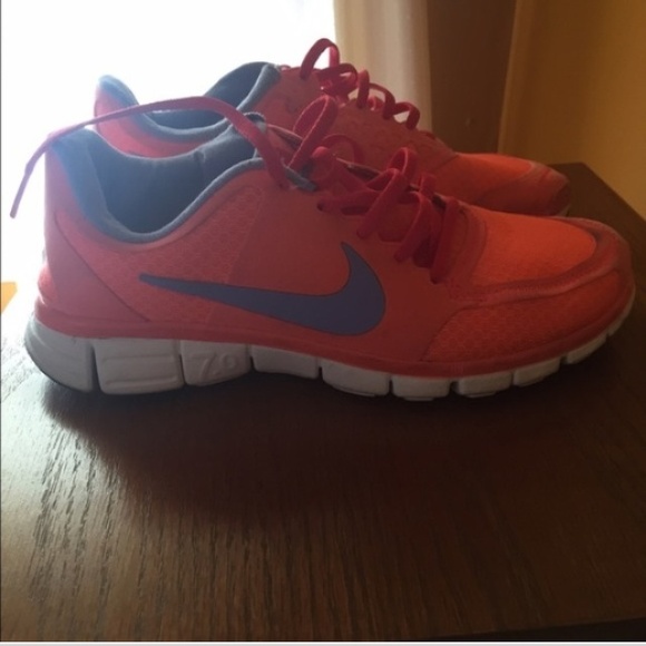 7.0 Nike Free Runs