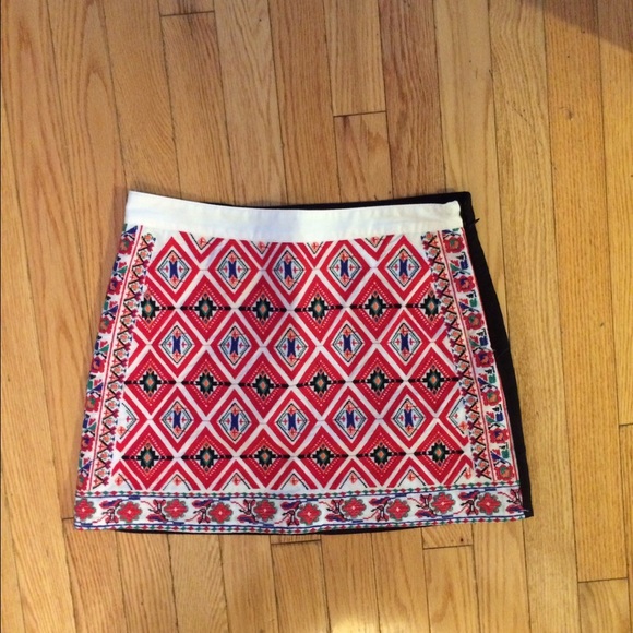 LF Skirt! NWOT! - Picture 2 of 3