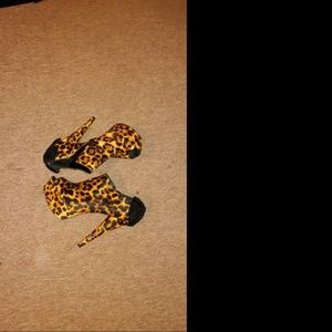 Jessica Simpson leopard booties 9 but fits size 8