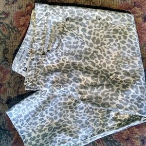 Leopard print capri jean light wear.