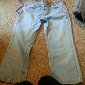 Levis size 6 capris