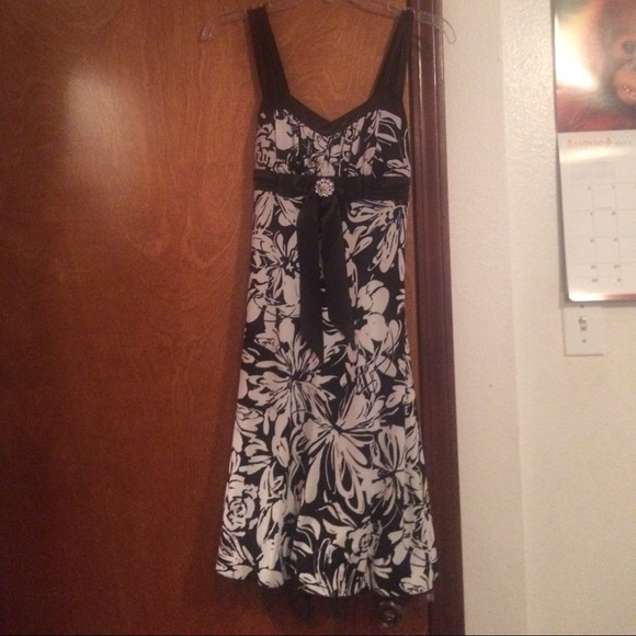 Dress - Picture 2 of 2