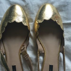 Zara scalloped gold flats! Beautiful