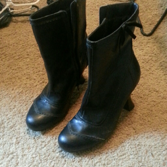 Black cute boots