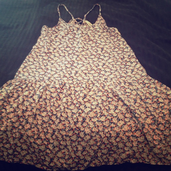 ELODIE floral dress size MEDIUM