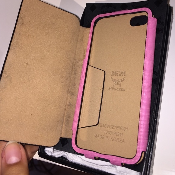 MCM iPhone 5 case - Picture 2 of 4