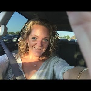 Meet your Posher, Lora