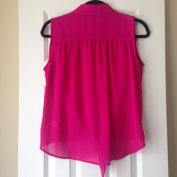 Express sleeveless button down - Picture 2 of 3