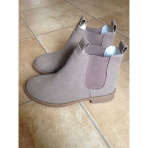 H&M Tan Chelsea Ankle Boot