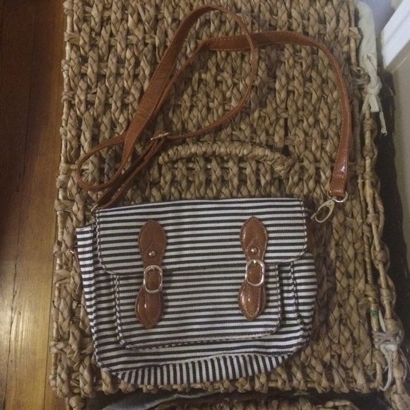 Street Level-small cross-body bag - Picture 2 of 4