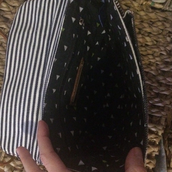 Street Level-small cross-body bag - Picture 3 of 4