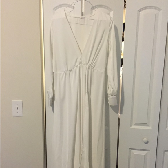 Sexy but Simple White Maxi - Picture 2 of 2