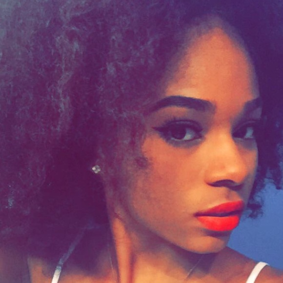 Meet your Posher, Vivian - Picture 2 of 4