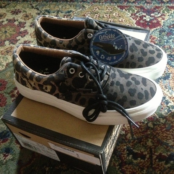 Brand new vans ombré cheetah era sneakers