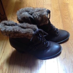 Ankle boots with  stylish fur