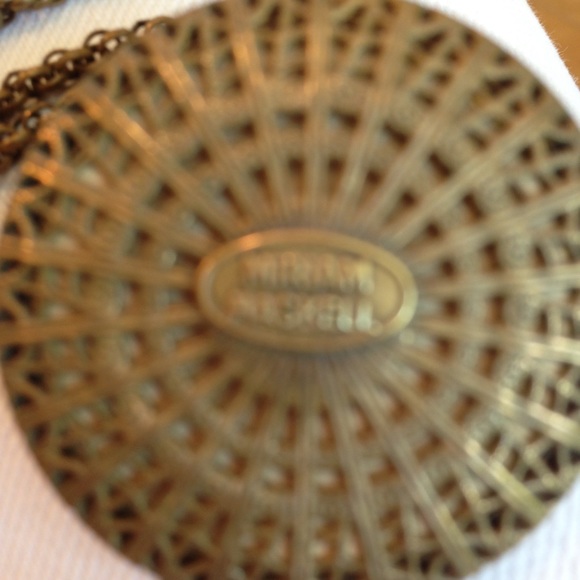 Vintage Miriam Haskell locket - Picture 3 of 3