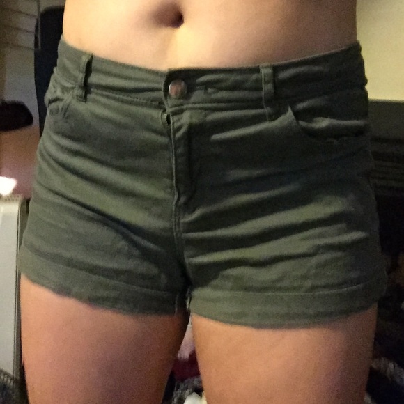 H&m army green shorts