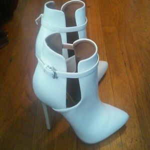 Izabella rue white booties