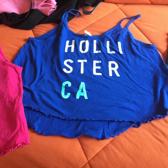 💙3 HOLLISTER TANKS💙 - Picture 2 of 3