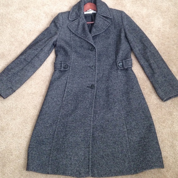Larry Levine Jackets & Blazers - Preowned women coat size 8
