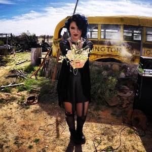 Meet your Posher, Elisabetha