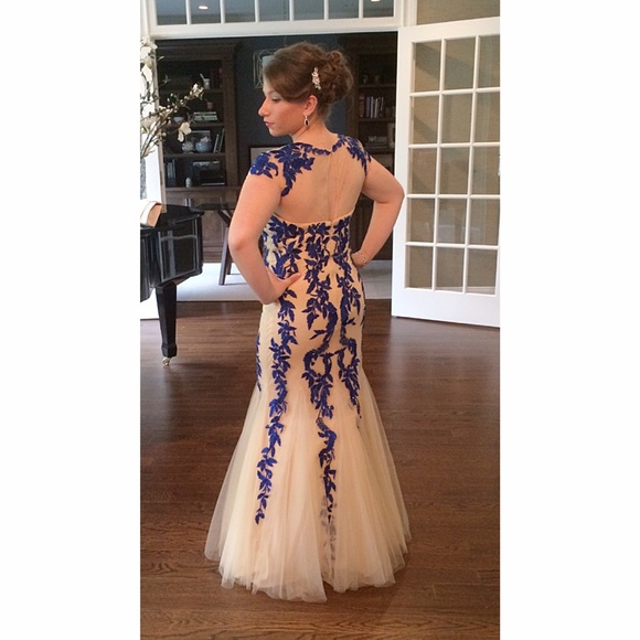 Meet Your Posher, Candice - Picture 3 of 4