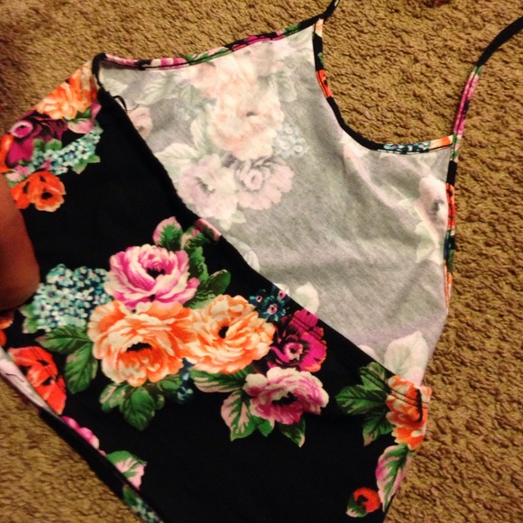 Halter top ! - Picture 2 of 2