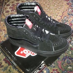 New vans sk8 hi black suede sneakers