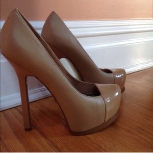 nude bebe pumps with patent toe