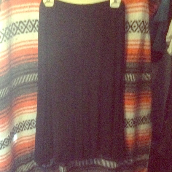 Black flair shin-length dance skirt