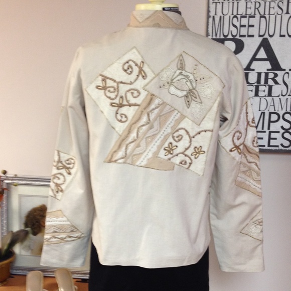 Classy looking blazer - Picture 2 of 2