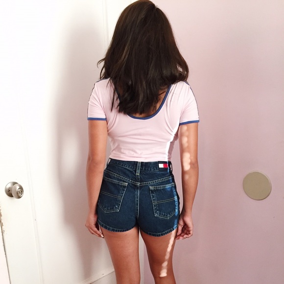 💥SOLD💥Vintage Tommy Hilfiger High waisted shorts