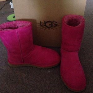 Women's UGGs - hot pink