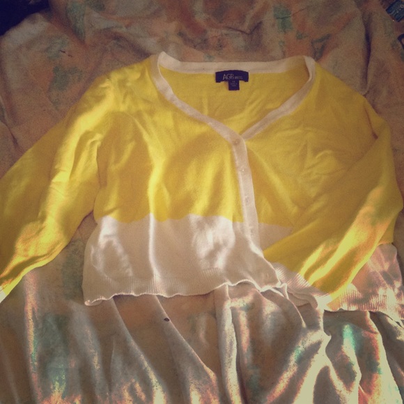 Bright yellow & white 3/4 sleeved half cardigan