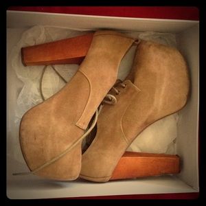 Jeffrey Campbell's WITH BOX size 8.5