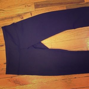 Lululemon wunder under II crop navy size 4