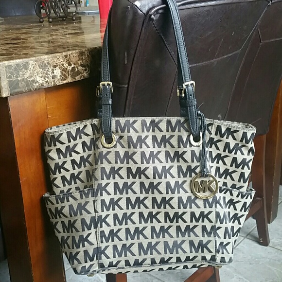 MK SIGNATURE PURSE