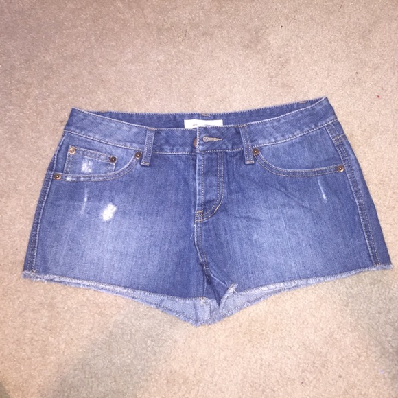 SIMPLE DENIM SHORTS💙 - Picture 1 of 2
