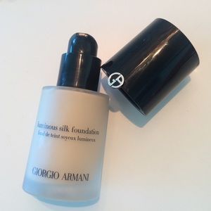 Giorgio Armani Luminous Silk Foundation in 3