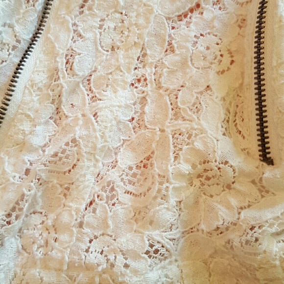 Wet seal lace cropped jacket - Picture 3 of 3